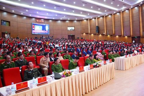 Chủ tịch tỉnh Lào Cai vận động phụ huynh, học sinh thành tuyên truyền viên về an toàn giao thông