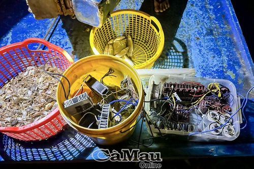 Bắt 3 phương tiện đang sử dụng xung điện khai thác thủy sản