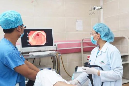 Ngăn hệ lụy từ ép ăn, ép học…