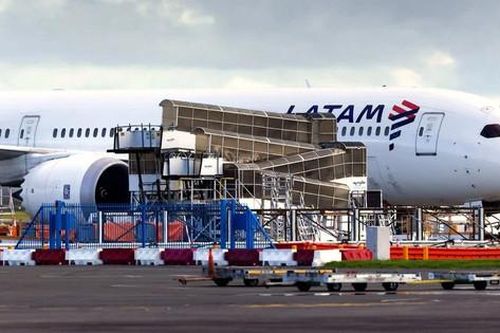 Boeing đề nghị kiểm tra khoang lái 787 Dreamliner sau sự cố mới