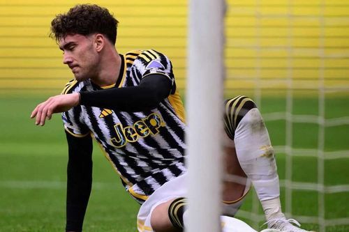 Vlahovic nhận thẻ đỏ, Juventus hòa bất lực trước Genoa, hết mơ mộng Scudetto