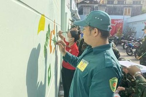 TP Hồ Chí Minh: Ra quân làm vệ sinh môi trường năm 2024
