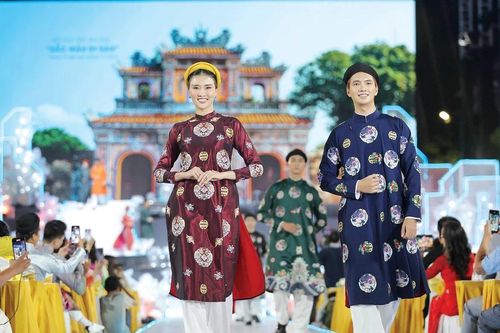 Tự hào áo dài Việt