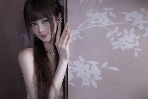 Ngoại hình khiến 'hot girl Việt kiều' Jun Vũ vướng nghi vấn dao kéo