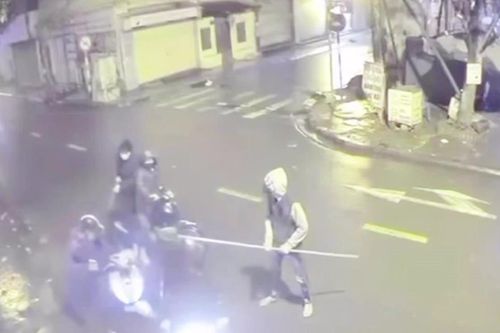 Bắt nhóm thanh thiếu niên gây ra nhiều vụ cướp trong đêm ở Hà Nội
