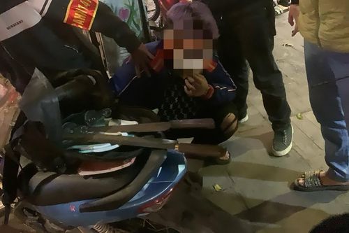 Hai học sinh mang hung khí đi hỗn chiến thì gặp 141