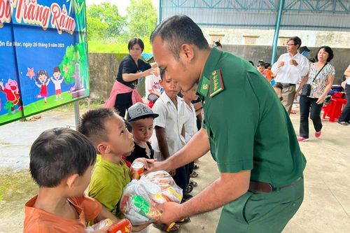 'Đồng bào các dân tộc là anh em ruột thịt'