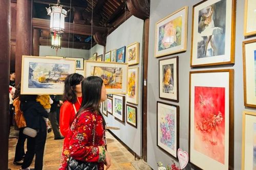 Khai mạc triển lãm tranh màu nước 'Sắc màu Văn hóa'