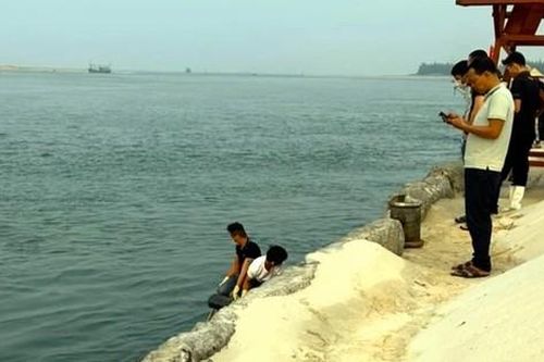 Liên tiếp phát hiện thi thể trôi dạt vào bờ biển ở Quảng Bình
