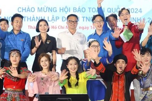 Sôi nổi đêm nghệ thuật 'Thanh niên Việt Nam - Khát vọng hùng cường' chào mừng Hội báo toàn quốc