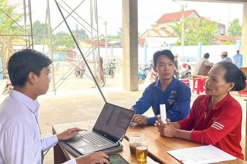 Thanh niên nông thôn tiếp cận chuyển đổi số, học bán hàng trên TikTok