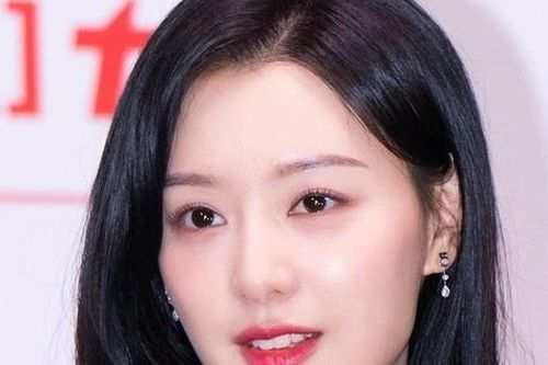 Nhan sắc Kim Ji Won được khen phẫu thuật thẩm mỹ cũng không đẹp bằng