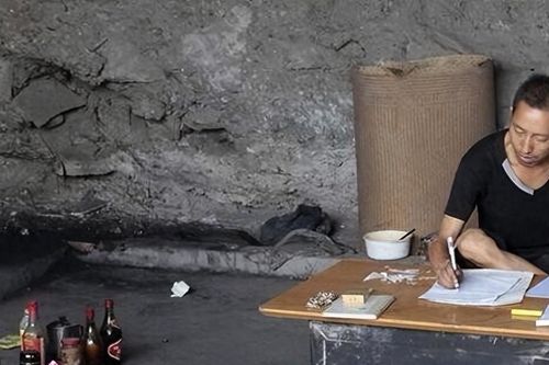 Mong đổi đời, người đàn ông sống cô độc dưới gầm cầu 'giải mật' cách trúng xổ số