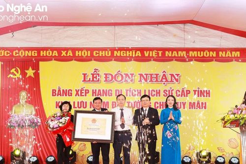 Đón nhận Bằng xếp hạng Di tích lịch sử cấp tỉnh Khu lưu niệm Đại tướng Chu Huy Mân