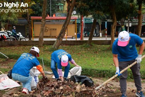 500 tình nguyện viên Nghệ An nhặt rác trong Ngày hội Clean Day 2024