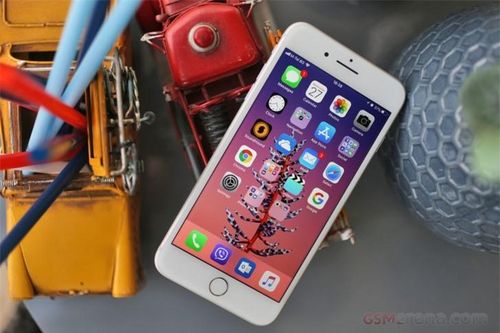 iPhone 8 Plus vẫn được dùng nhiều, đại lý Việt bán rẻ như cho, huyền thoại về sự bền bỉ của Apple