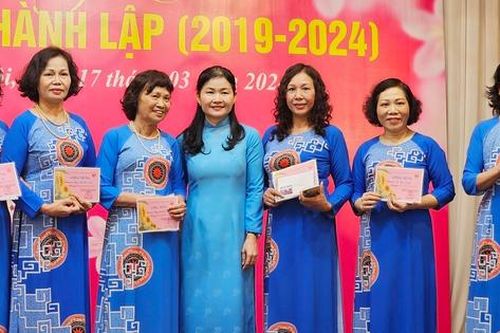 Câu lạc bộ Phụ nữ kiên cường Hà Nội: 5 năm làm điểm tựa yêu thương của chị em ung thư