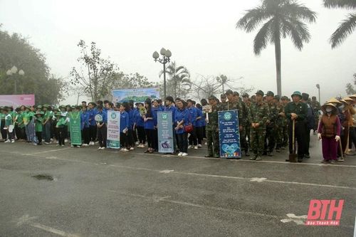 Ra quân tổng dọn vệ sinh môi trường khu vực hồ Đồng Chiệc