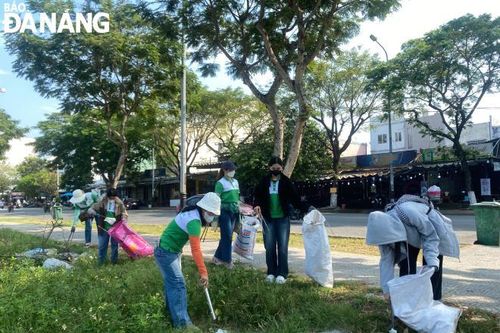 Hơn 100 người tham gia nhặt rác, hưởng ứng ngày hội Clean day 2024 'Thanh niên vì môi trường'