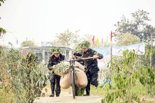 Sôi nổi thi đấu đẩy xe đạp thồ, tải đạn