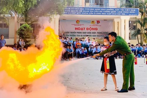 270 đội viên, thiếu nhi TP. Pleiku được trang bị kỹ năng phòng cháy-chữa cháy