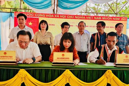 Sở Xây dựng, Sở Lao động-Thương binh và Xã hội kết nghĩa với làng Wâu