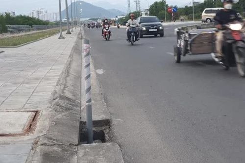 Nhiều hố ga mất nắp trên đường Vành đai 2