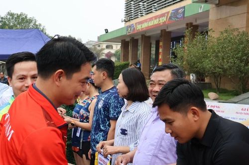 Sôi nổi khai mạc Giải Việt dã truyền thống Báo Lào Cai năm 2024