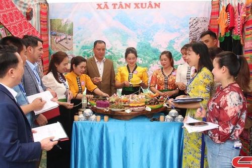Lễ hội Hoa ban huyện Vân Hồ năm 2024: Tinh hoa ẩm thực các dân tộc huyện Vân Hồ