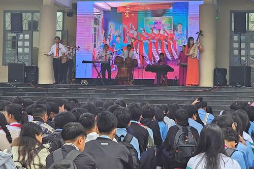 Hàng trăm học sinh trải nghiệm ngành học văn hóa nghệ thuật