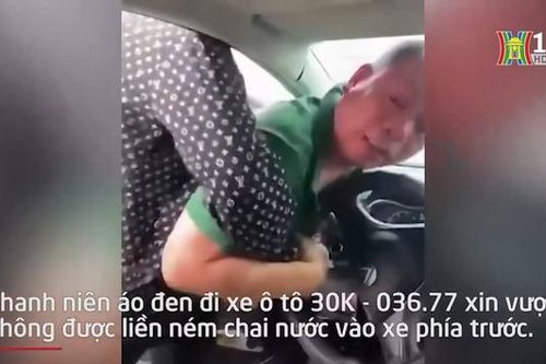 Xin vượt không thành, tài xế côn đồ đánh người trên cầu