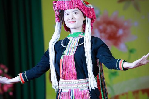 Độc đáo trang phục truyền thống của người Sán Chỉ