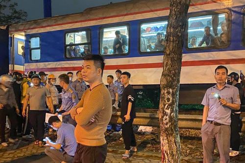 Hà Nội: Nghe điện thoại sát đường ray, người đàn ông bị tàu hỏa tông tử vong