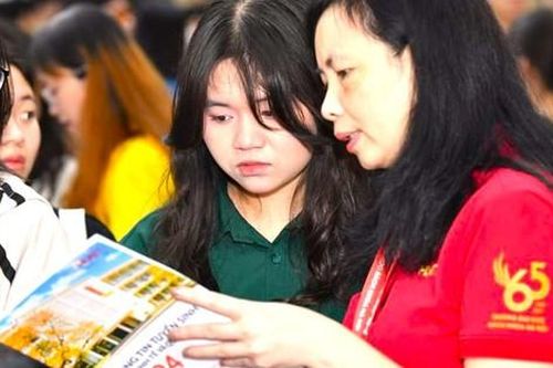 Tuyển sinh đại học năm 2024: Chứng chỉ ngoại ngữ có 'hết thời'?