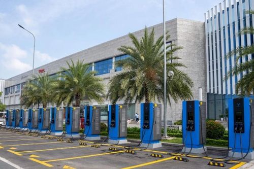 Tỷ phú Phạm Nhật Vượng thành lập công ty phát triển trạm sạc xe điện