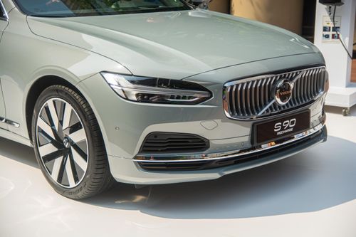 Cạnh tranh hấp dẫn ở phân khúc sedan hạng sang tầm giá 2-3 tỷ đồng