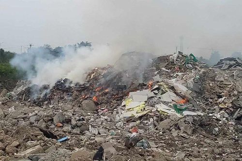 Huyện Gia Lâm trả lời về vụ xả thải, đốt rác gây ô nhiễm