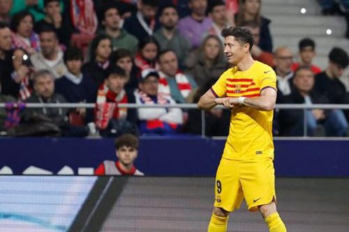 HLV Xavi bị đuổi, Barcelona vẫn thắng 3-0 trên sân Atletico Madrid nhờ sự tỏa sáng của Lewandowski