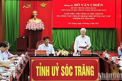 Đồng chí Đỗ Văn Chiến làm việc tại Sóc Trăng