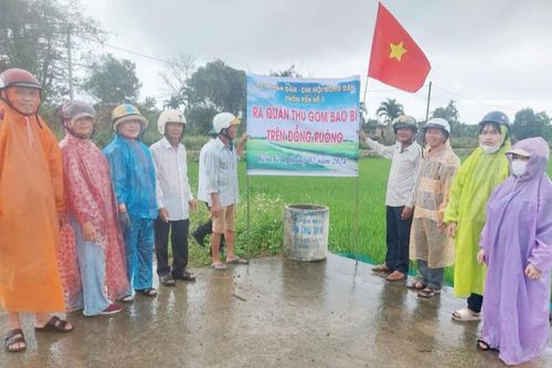 Nông dân làm sạch ruộng đồng, bảo vệ môi trường
