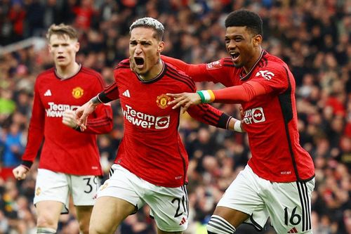 Manchester United vào bán kết FA Cup