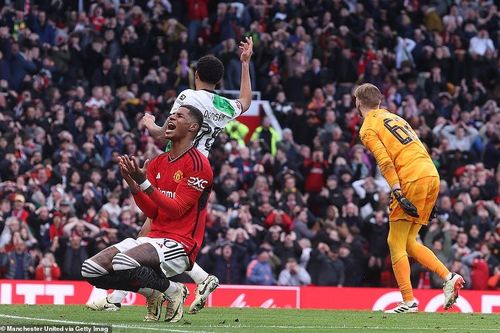Chùm ảnh: Man Utd thắng ngược Liverpool trong trận cầu kinh điển