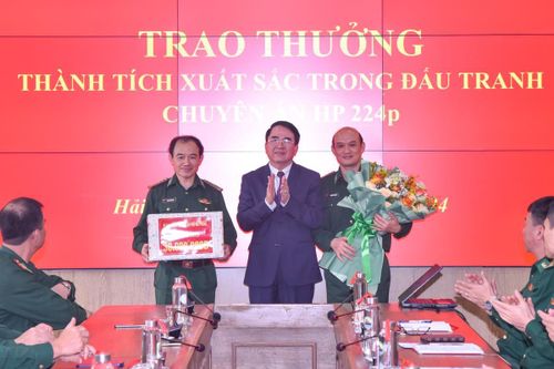 Khen thưởng BĐBP thành phố Hải Phòng lập thành tích xuất sắc trong đấu tranh chuyên án HP 224p