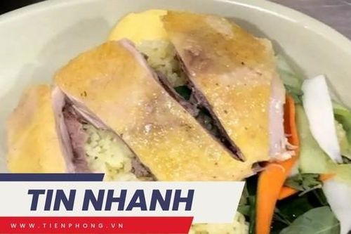TIN NHANH: Sức khỏe 360 người nghi ngộ độc cơm gà; CĐV xuống sân đánh cầu thủ như phim hành động