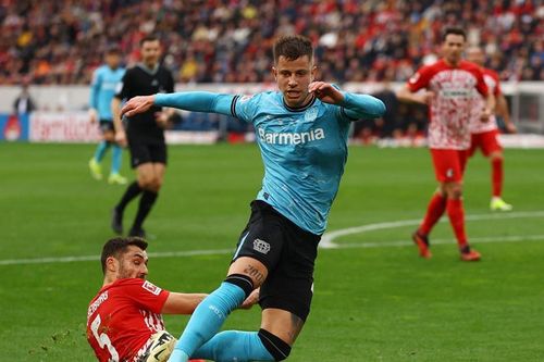 Thắng kịch tính, Leverkusen tiến gần vô địch Bundesliga