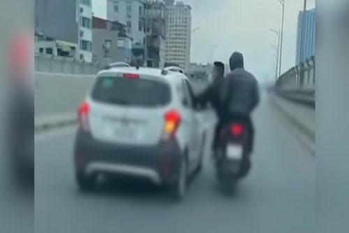 Bị tấn công sau va chạm giao thông và chuyện phòng vệ chính đáng
