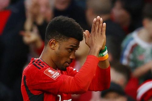 Hài hước lý do người hùng MU bị đuổi sau khi xé lưới Liverpool