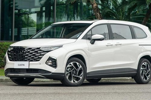 Top 5 xe MPV bán chạy: Suzuki Ertiga biến mất, Hyundai Custin trở lại