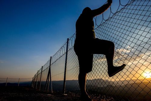 Núp bóng đưa học sinh đi trại hè để tổ chức cho người khác trốn đi nước ngoài