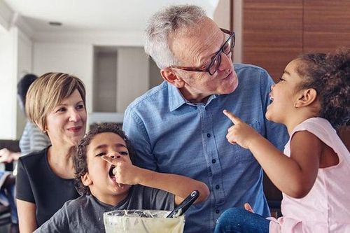 Xử lý thế nào khi ông bà nuông chiều cháu quá mức?